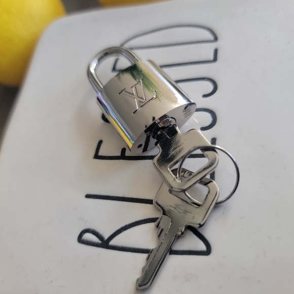 Louis Vuitton Silver Toned Lock and Key - Picture 4 of 5